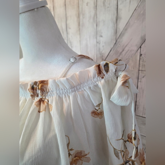 Iris Cream and Brown Floral Off-Shoulder Blouse - Picture 2 of 7
